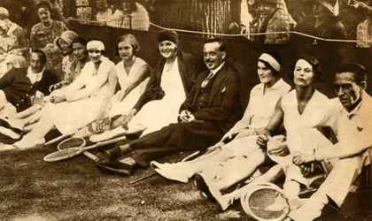 Bývalý portugalský král Manuel II s tenisty, Británie, 1930, 1933.