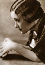 Gloria Swanson , americká herečka, 1933