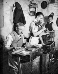 Tepování zlata v londýnské dílně, 1926-1927