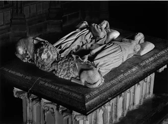 Gotické umění: Gisants od Karla I. Bourbonského (1401-1457) a Anežky Burgundské (1407-1476) vyřezávané Jacquesem Morelem (1417-1459). 1448-1453. Kostel Saint Pierre de Souvigny (Allier).