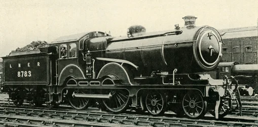 Great Eastern Type 4-4-0 ve speciálním nátěru pro královské vlaky, c1930.