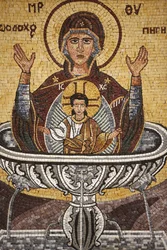 Řecká ortodoxní ikona zobrazující Marii jako studnici života v pravoslavném kostele svatého Jiří, Madaba, Madaba, Jordanie