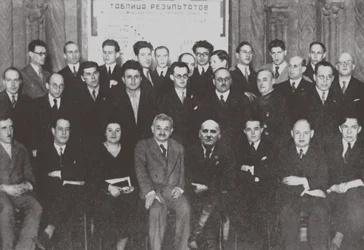 Skupinový portrét účastníků druhého mezinárodního šachového turnaje, Moskva 1935, 1935
