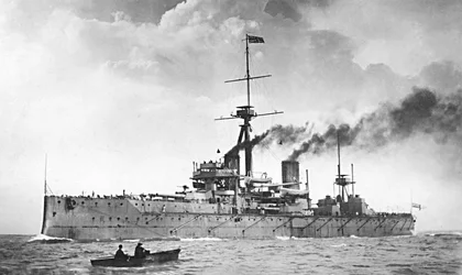 HMS Dreadnought (černobílá fotografie)
