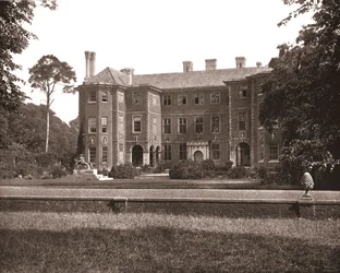 Ham House, Petersham, Richmond, Londýn, 1894.