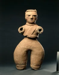 Haniwa Postava ženy, c. 500 let.
