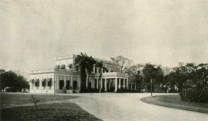 Hastingsův dům, 1924, 1925.