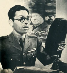 Čte zprávy v marocké arabštině. Člen bojující francouzské armády, 1942.