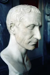 Hlava Julia Caesara