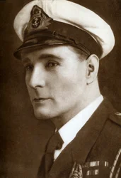Henry Edwards , anglický herec a filmový režisér, 1933