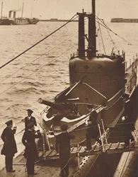 Návštěva domácí flotily - King Edward nastupuje na ponorku Narwhal, 1936 1937