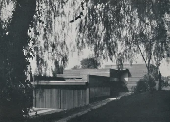 Dům v Los Angeles od Richarda J Neutra. - Aspekt z přiblížení na silnici, 1942