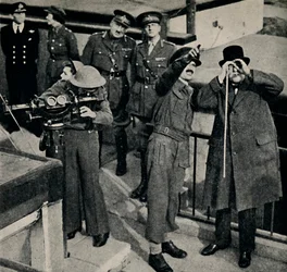 In An Anti-Aircraft Gun-Pit, 17. října 1941, 1945.