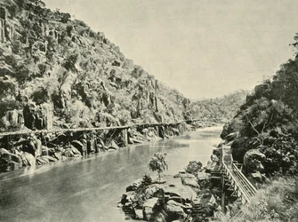 V roklině šedého zákalu, 1901.