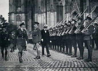 Inspekce vojsk na úpatí kolínské katedrály, 1919, 1945