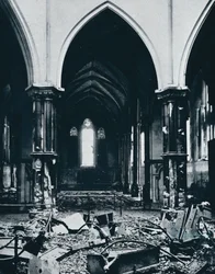 Interiér chrámového kostela po požáru, 1941
