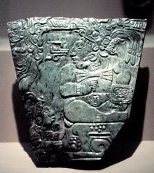 Jadeitová deska zobrazující sedícího mayského krále, 400-800