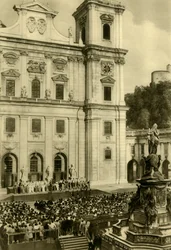 Všichni vystoupili před katedrálou v Salcburku, Salzburg, Rakousko, c1935.