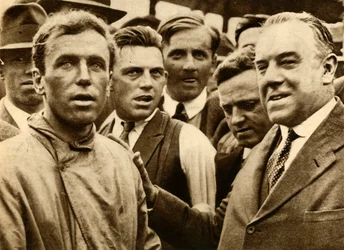 Jim Mollison na letišti Croydon, 1931, 1933.