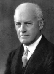John Galsworthy 1867-1933, anglický romanopisec a dramatik, začátek 20.