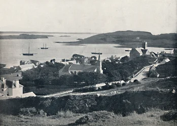 Killybegs - Pohled přes vesnici a záliv, 1895