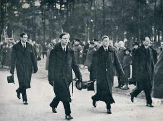 Král Edward VIII a jeho tři bratři následují lafetu, 1936