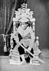 Barmský král Thibaw v celodvořských šatech, c1900, c1920