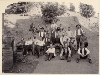 Posádka dolu La Grange, Kalifornie, 1900.