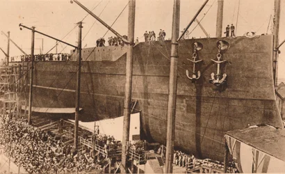Start bitevní lodi HMS `Queen Elizabeth`, 16. října 1913 1935.