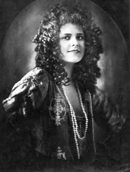 Liane Haidt (černobílá fotografie)