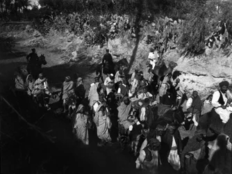 Libyjští uprchlíci doprovázení italskou armádou během italsko-turecké války v Libyi