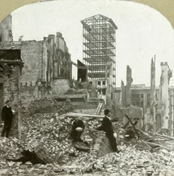 Při pohledu na jih, roh Sutter a Stockton, 1906.