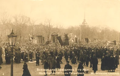 Demonstranti v Petrohradě, ruská revoluce, 1917.
