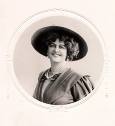 Marie Studholme 1875-1930, anglická herečka, 1909