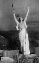 Marthe Chenal , francouzská sopranistka, 1918