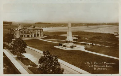 Památník mučedníků, Golf House and Links, St. Andrews, c1900.