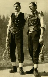 Muži v tradičním oděvu, Mühlviertel, Horní Rakousko, c1935.