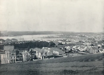 Milford Haven - Celkový pohled na město a přístav, 1895