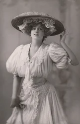 Slečna Gabrielle Ray, 1883-1973, c1930.