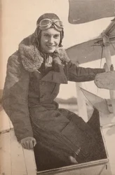 Slečna Jean Batten z Nového Zélandu, která v květnu 1934 odletěla z Anglie do Austrálie a zlomila paní M.
