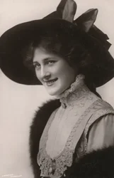 Slečna Phyllis Dare, 1890-1975, c1930.