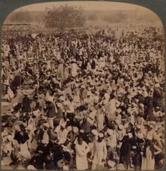 Mohamedáni na Fast Day před mešitou Jumma, při pohledu na jih, Dillí, Indie, 1903