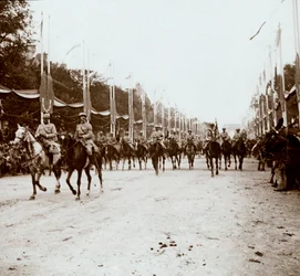 Jízdní důstojníci, vítězná přehlídka, Paříž, Francie, c1918-c1919