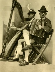 Hudebníci, Tyrolsko, Rakousko, c1935.