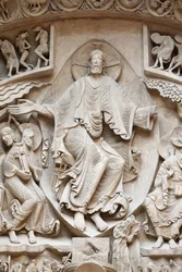Národní muzeum francouzských památek. Bazilika Sainte-Marie-Madeleine, Vézelay. Západní průčelí. Kristus ve slávě. Odlitek. Detailní záběr, Paříž, Francie
