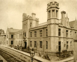 č. 64. Oundle School, Northants, 1923.