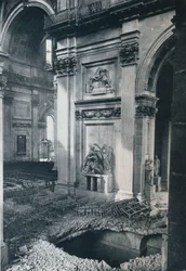 Severní transept katedrály St. Pauls po bombardování, 1941