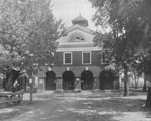 Old Court House, Bowling Green, Virginia, USA, c1900.