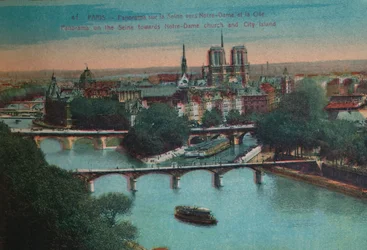 Panorama řeky Seiny s katedrálou Notre-Dame a Île de la Cité, Paříž, c1920
