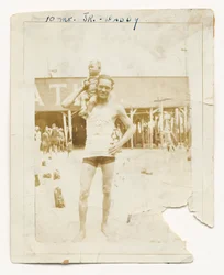 Fotografie Cpl. Lawrence Leslie McVey se svým synem, Lawrence McVey Jr., 1925.
